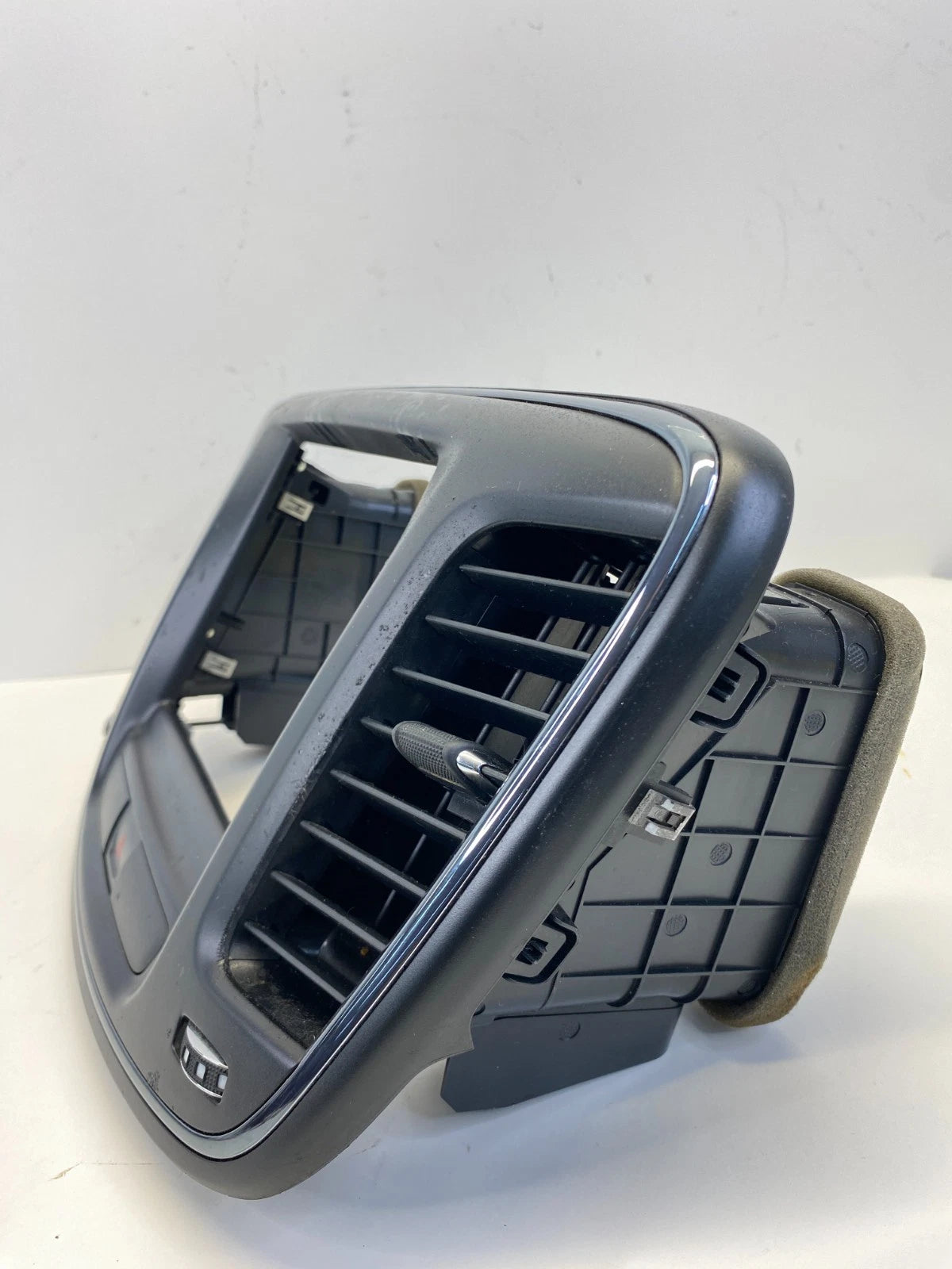 15-17 CHRYSLER 200 DASH RADIO TRIM BEZEL W/ AIR VENT & HAZARD SWITCH 68160143AA