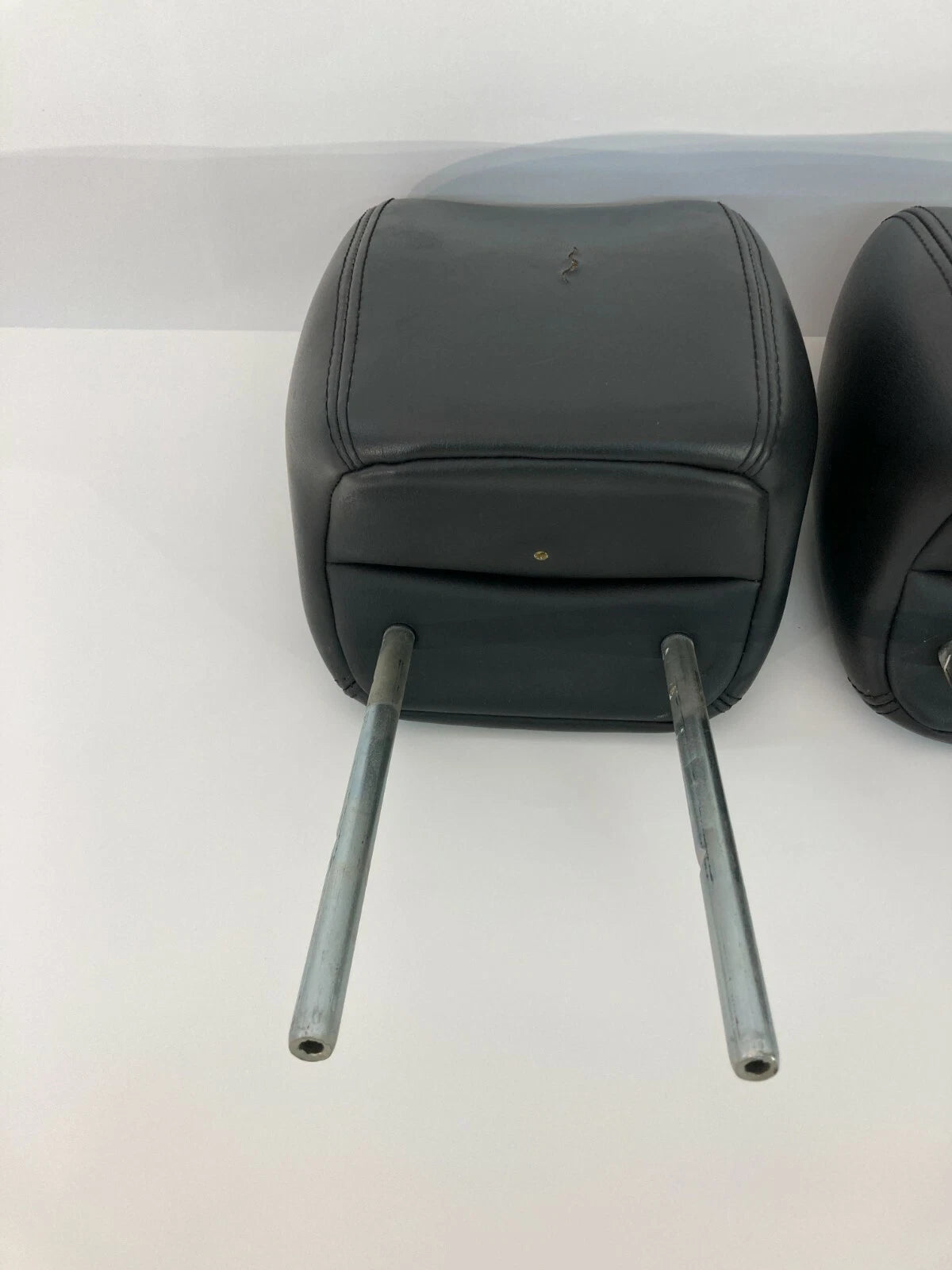 2009-2012 CHEVY TRAVERSE FRONT LEFT & RIGHT SEAT HEADREST HEAD REST SET LEATHER