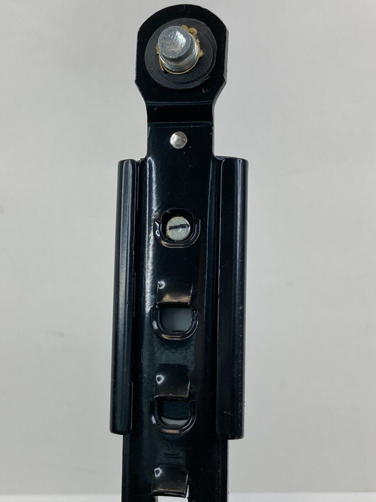 2006-2010 Hyundai Sonata Sedan Front Right Seat Belt Seatbelt Height Adjuster