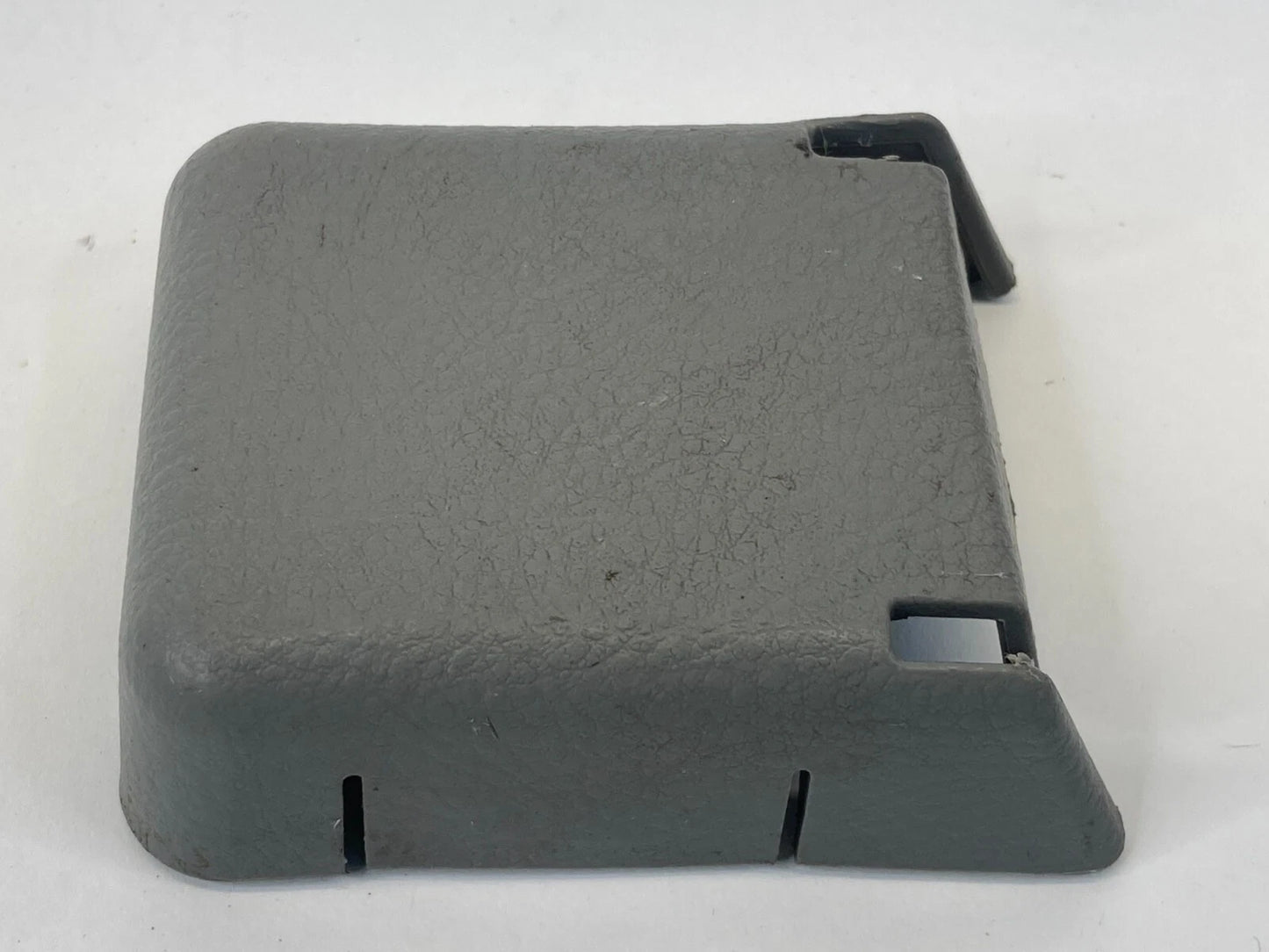 06-09 HYUNDAI SANTA FE FRONT RIGHT PASSENGER SEAT RAIL FOOT COVER OEM 890512B000