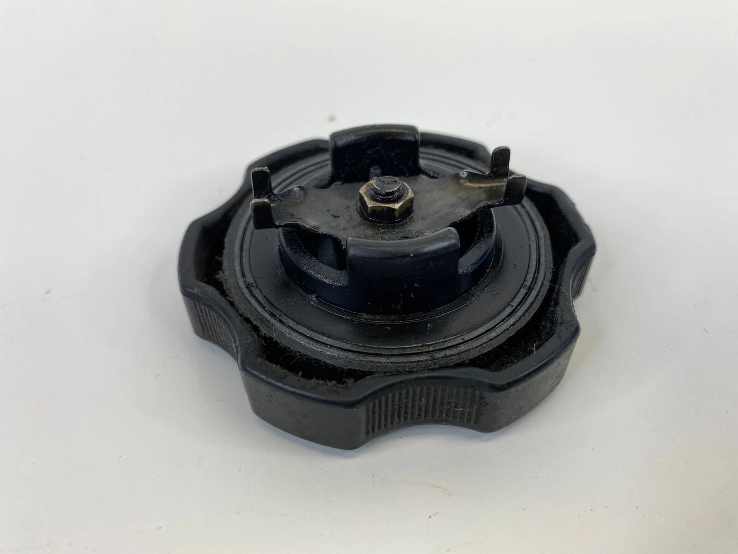 2009-2012 MITSUBISHI GALANT ENGINE OIL FILLER CAP COVER LID ASSEMBLY OEM FACTORY