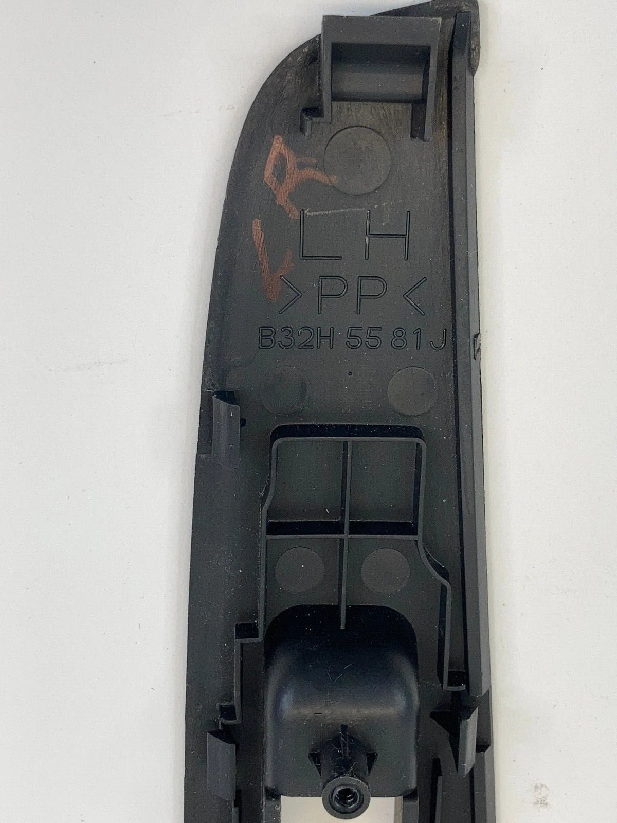 04-09 MAZDA 3 MAZDA3 SEDAN REAR LEFT DOOR WINDOW SWITCH BEZEL TRIM B32H-5581J