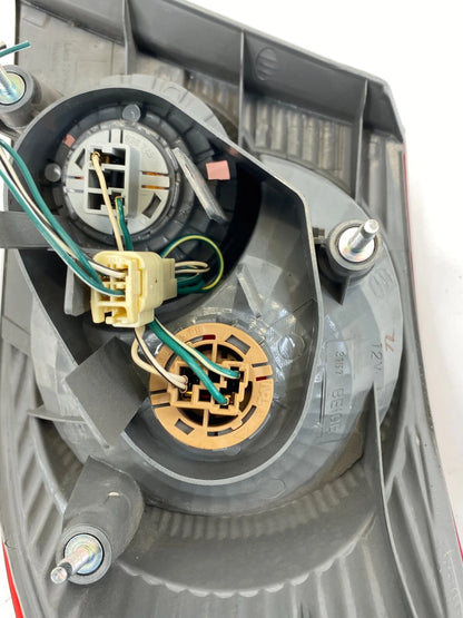 2005-2008 TOYOTA COROLLA SEDAN REAR LEFT SIDE OUTER TAILLIGHT TAILLIGHT LAMP OEM