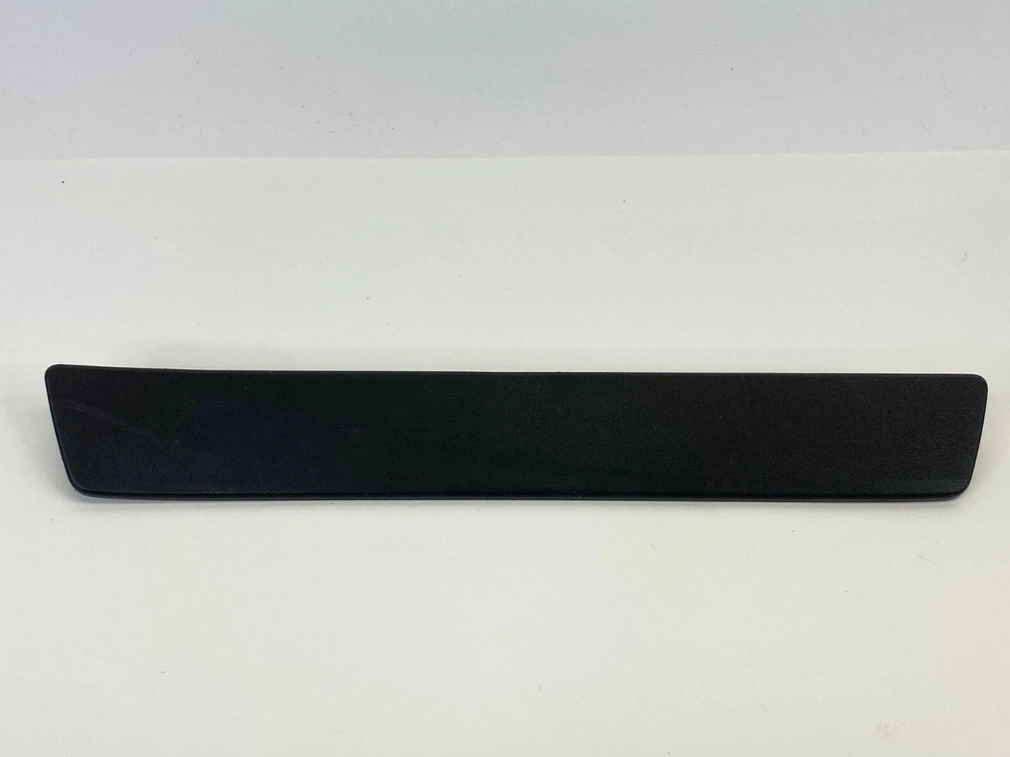10-15 TOYOTA PRIUS REAR RIGHT SIDE DOOR SCUFF PLATE STEP TRIM PANEL 67915-47030