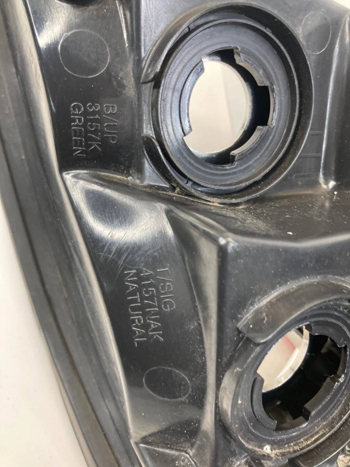 2008-2010 SATURN VUE REAR LEFT QUARTER PANNEL MOUNTED TAIL LIGHT TAILLIGHT OEM