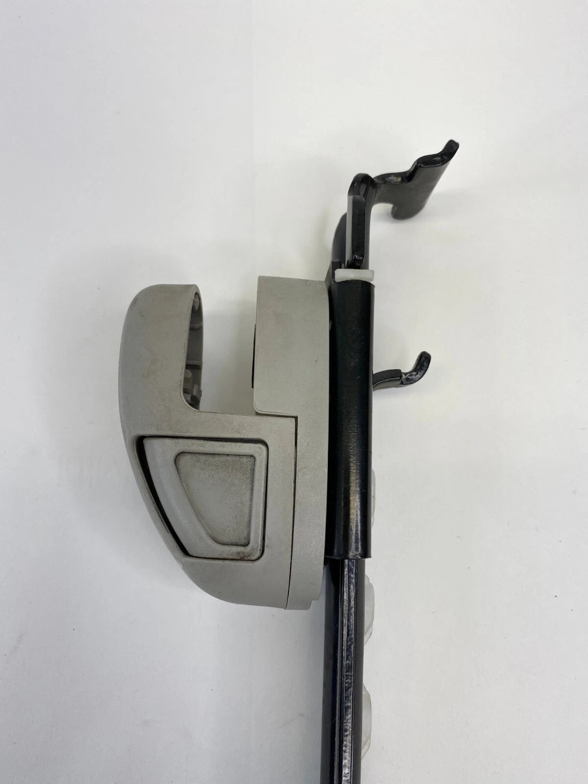 08-10 CHRYSLER TOWN & COUNTRY FRONT RIGHT SIDE SEAT BELT ADJUSTER HEIGHT OEM