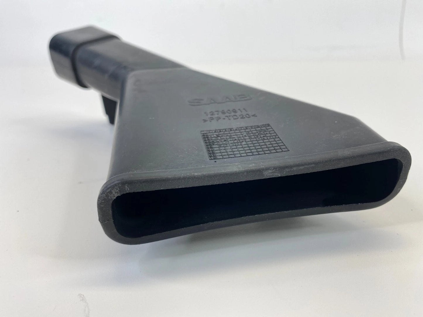 2003-2011 SAAB 9-3 2.0L FRONT BATTERY COOLING AIR DUCT 12790911 OEM