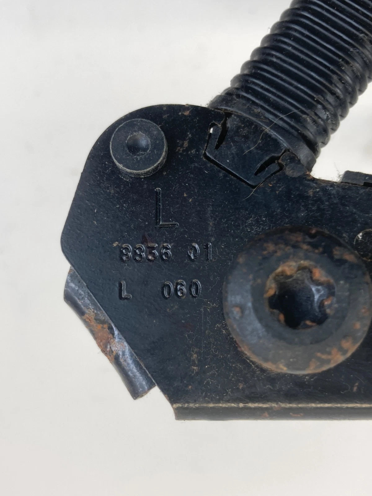 05-07 MERCURY MARINER FRONT LEFT SIDE SEAT BELT BUCKLE 6L84-7861203-BCW OEM