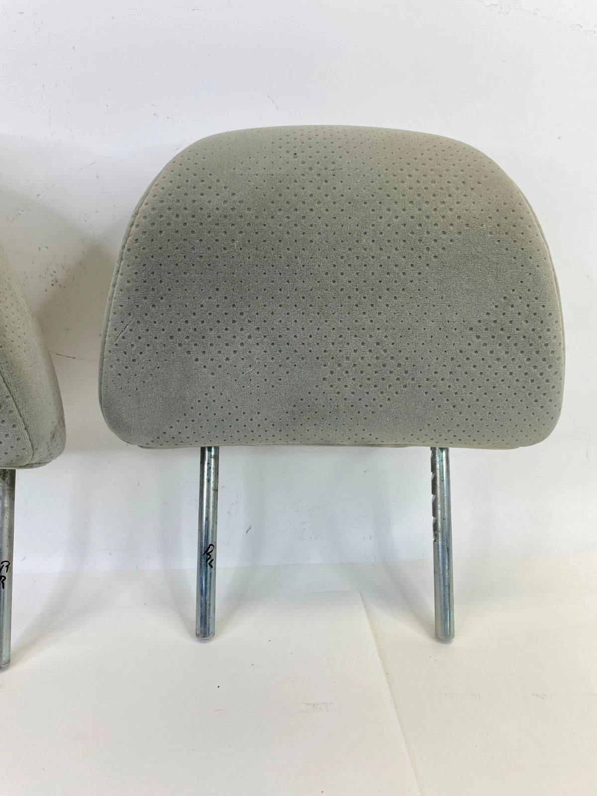 2005-2007 HONDA ODYSSEY FRONT LEFT & RIGHT SEAT HEADREST HEAD REST PAIR SET OEM