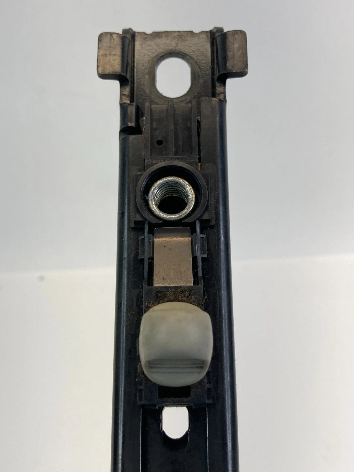 2005-2010 PONTIAC G6 FRONT LEFT DRIVER SIDE SEAT BELT HEIGHT ADJUSTER 22704418