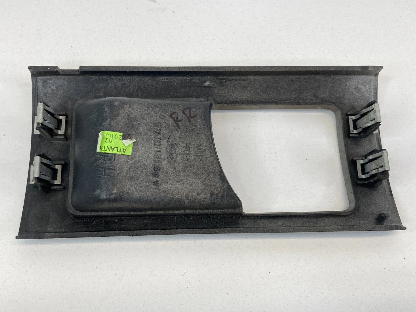 2003-2006 LINCOLN NAVIGATOR REAR RIGHT SIDE INNER DOOR HANDLE BEZEL TRIM COVER