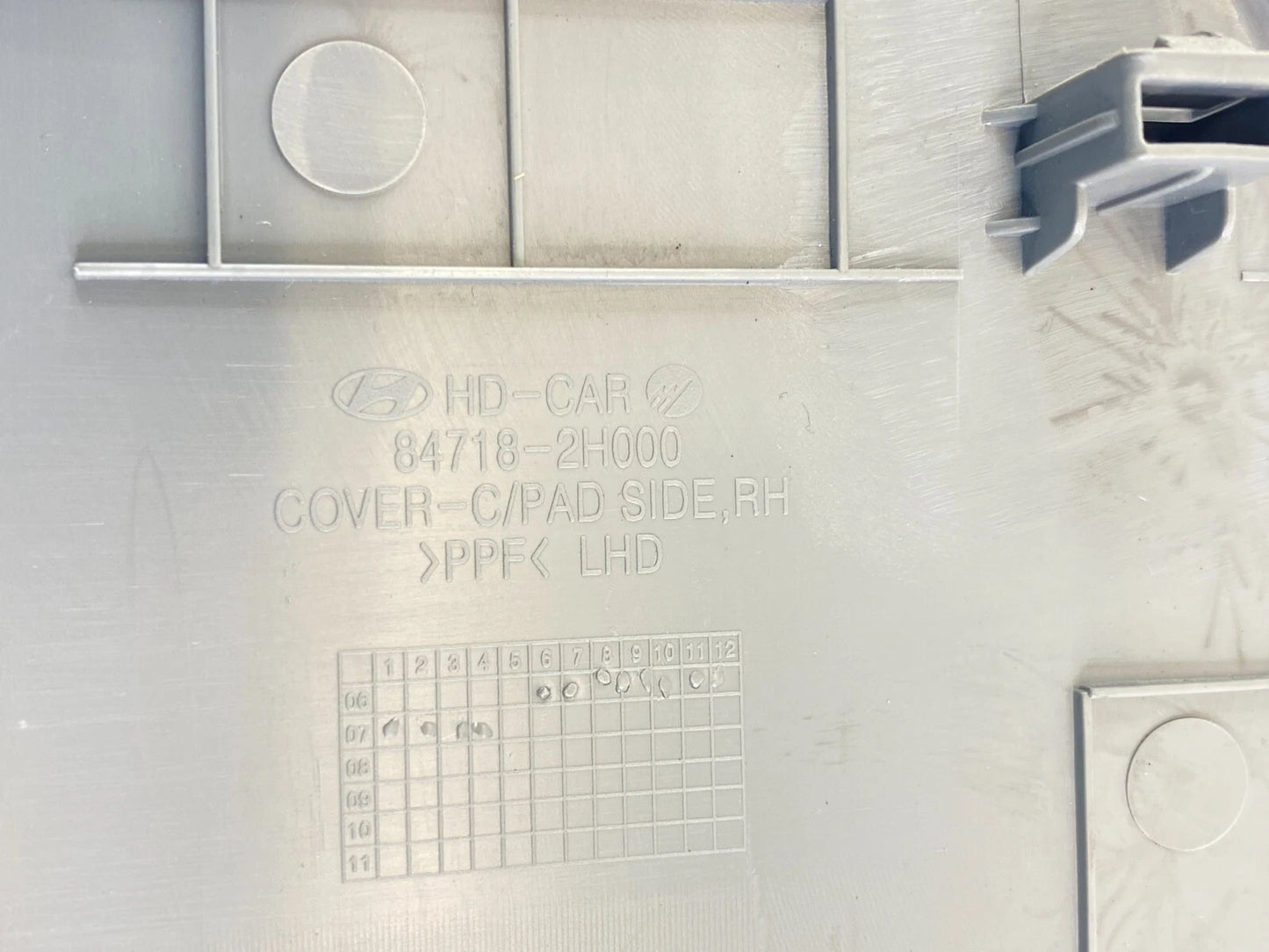 07-10 HYUNDAI ELANTRA SEDAN RIGHT PASSENGER SIDE DASH END CAP COVER 84718-2H000