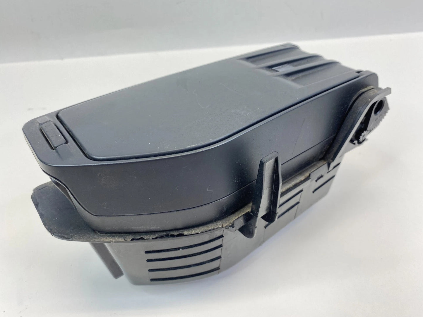 06-10 BMW 550I CENTER CONSOLE ARMREST STORAGE BOX COMPARTMENT 51167112283 OEM