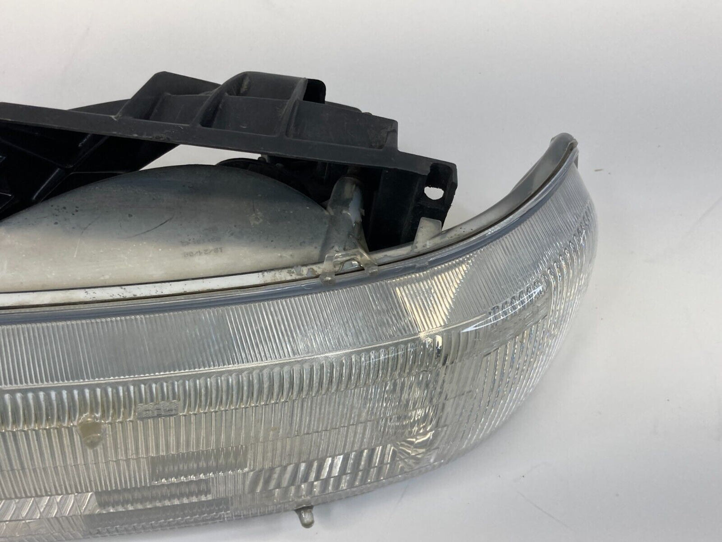 1999-2002 Chevy Silverado 2500 Front Left Driver Headlight Headlamp 16524537 OEM