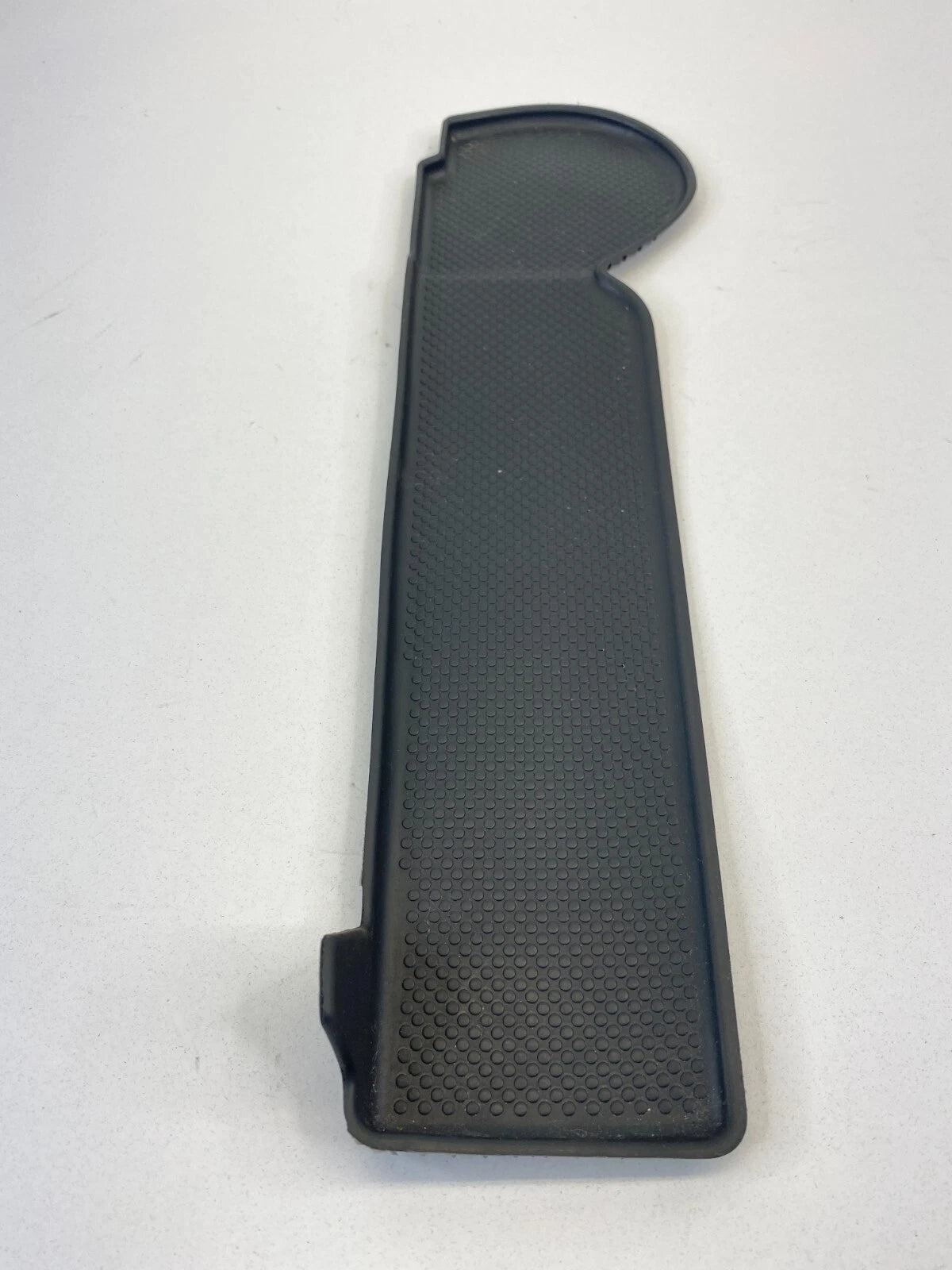 06-10 VW VOLKSWAGEN PASSAT FRONT RIGHT DOOR PANEL MAT LINER RUBBER 3C1-868-134