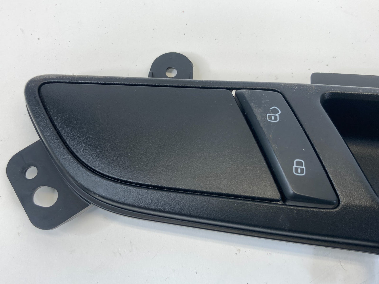 2012-2015 Volkswagen Passat Front Right Side Interior Door Handle w/ Tweeter OEM