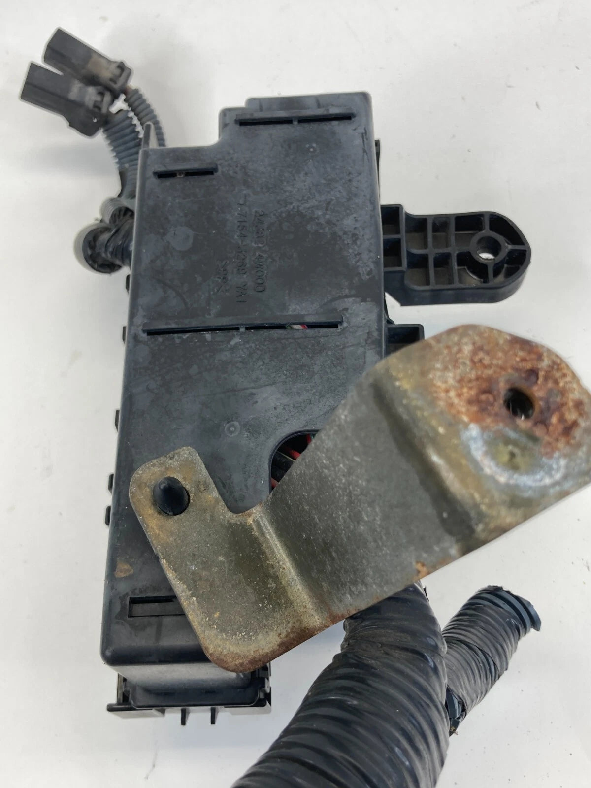 01-04 NISSAN PATHFINDER 3.5L 4WD UNDER HOOD FUSE RELAY BOX FUSEBOX 24382-4W000