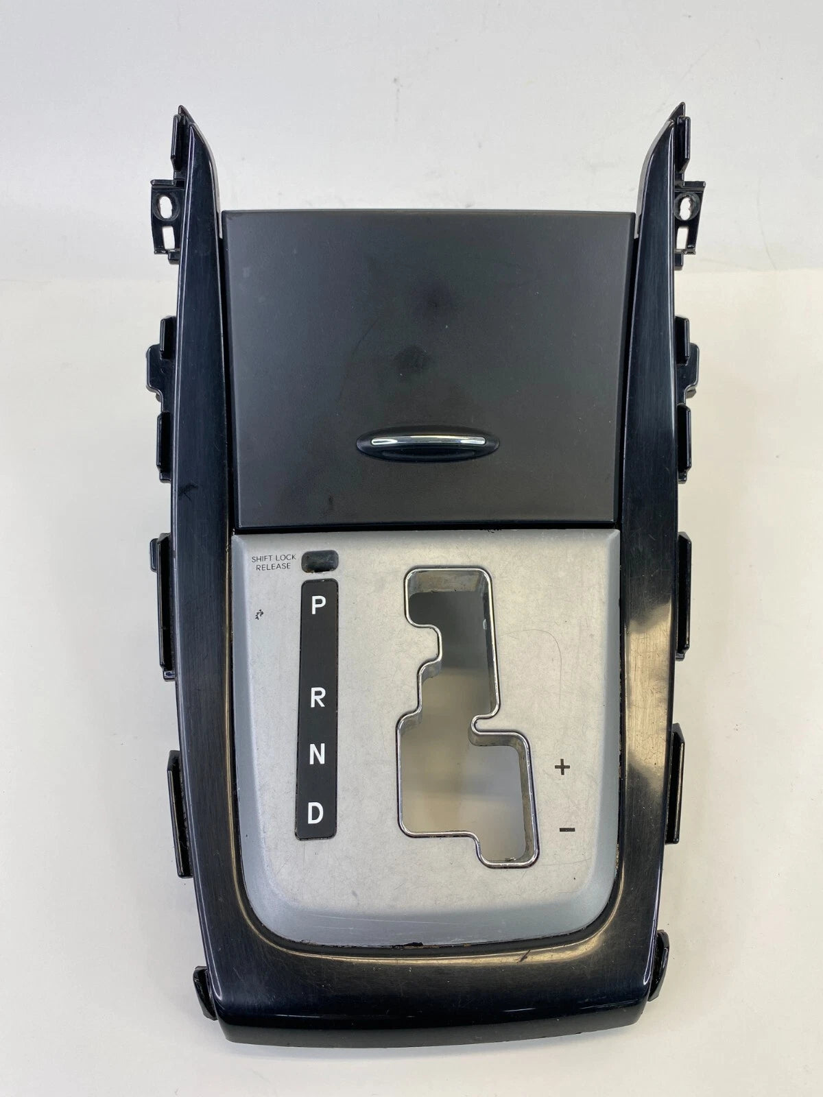 2011-2013 HYUNDAI ELANTRA AUTOMATIC SHIFTER TRIM BEZEL PANEL 84680-3X100 OEM