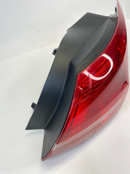 2015-2018 Ford Focus SE Sedan 2.0L 4-DR Right Tail Light Taillight F1EB-13404