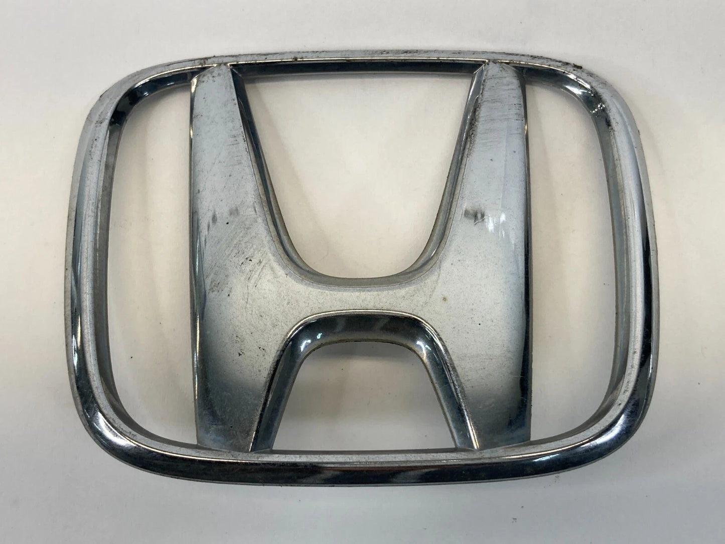 06 07 HONDA ACCORD SEDAN TRUNK DECK LID EMBLEM LOGO BADGE SYMBOL 75701-SDA-A000