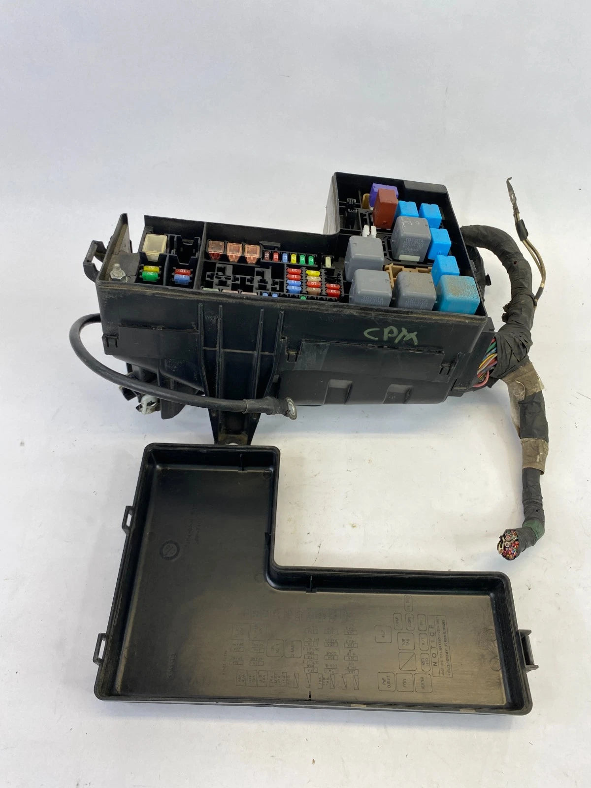 2003-2006 TOYOTA TUNDRA 4.0L V6 A/T ENGINE COMPARTMENT FUSE RELAY JUNCTION BOX