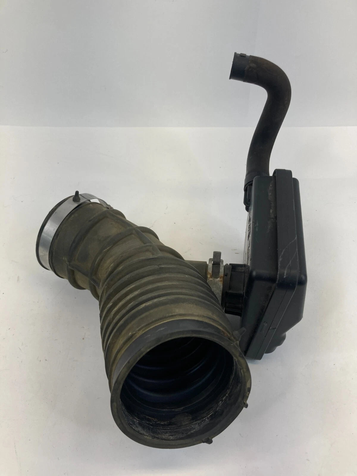 2013-2018 NISSAN ALTIMA SEDAN AIR INTAKE CLEANER RESONATOR DUCT HOSE TUBE OEM