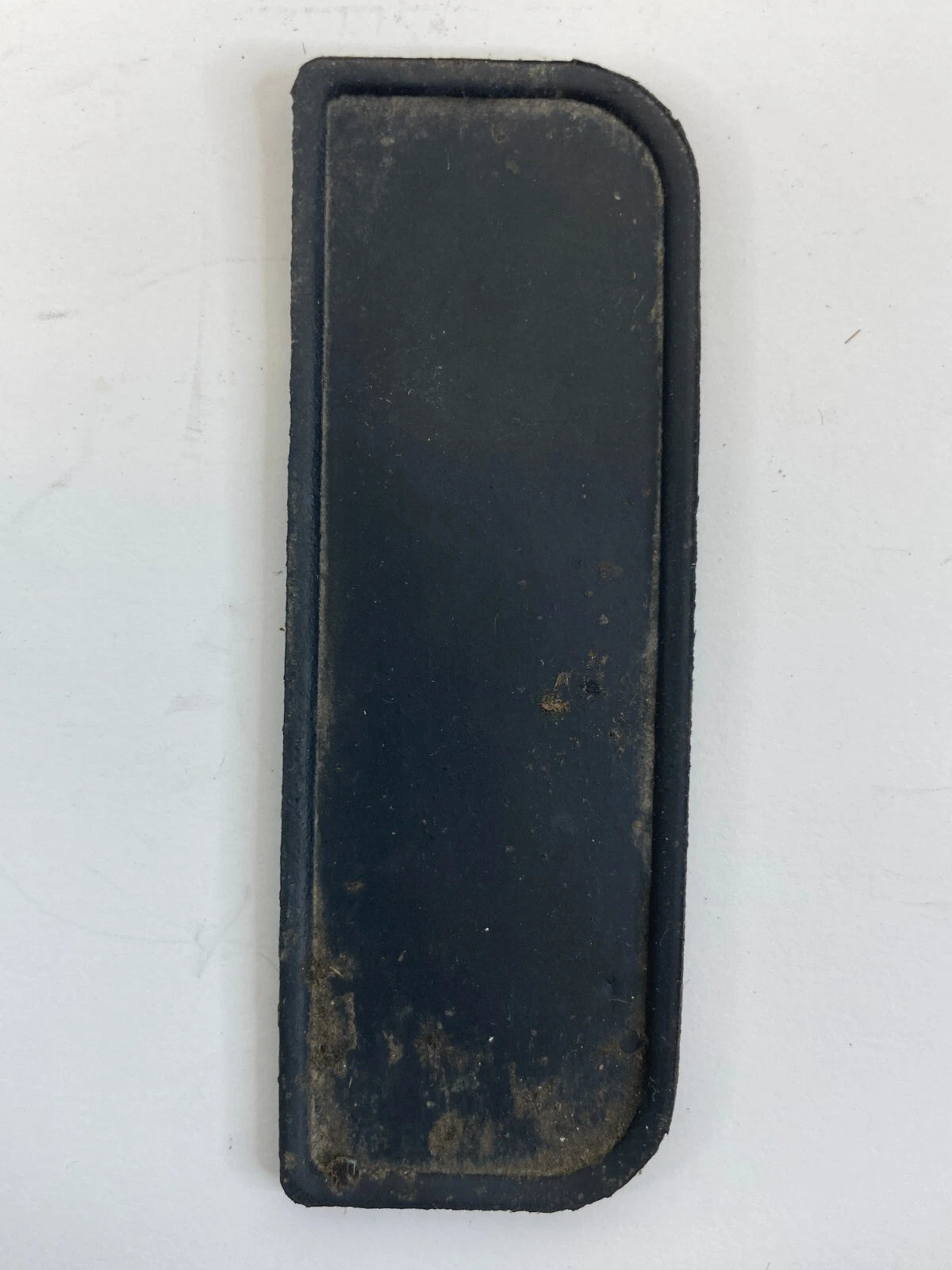 2003-2008 KIA SORENTO FRONT LEFT DRIVER SIDE PAD COVER TRIM LID 93561-3E000 OEM