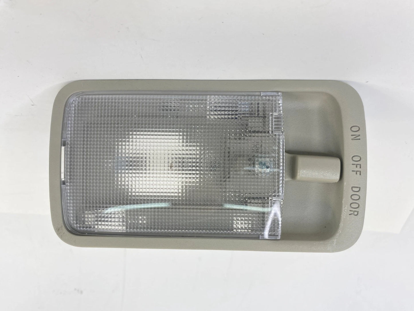 08-13 2008-2013 Nissan Rogue Center Overhead Upper Console Dome Light Lamp OEM