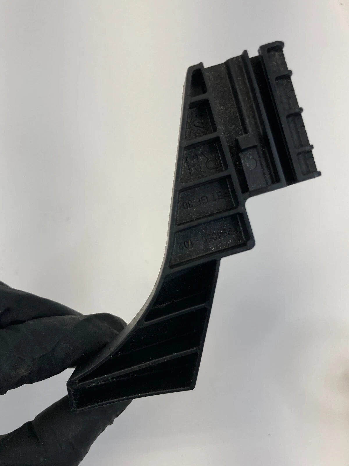 2006 2007 MERCEDES-BENZ ML 500 HANDLE FRAME BRACKET ON THE REAR RIGHT DOOR