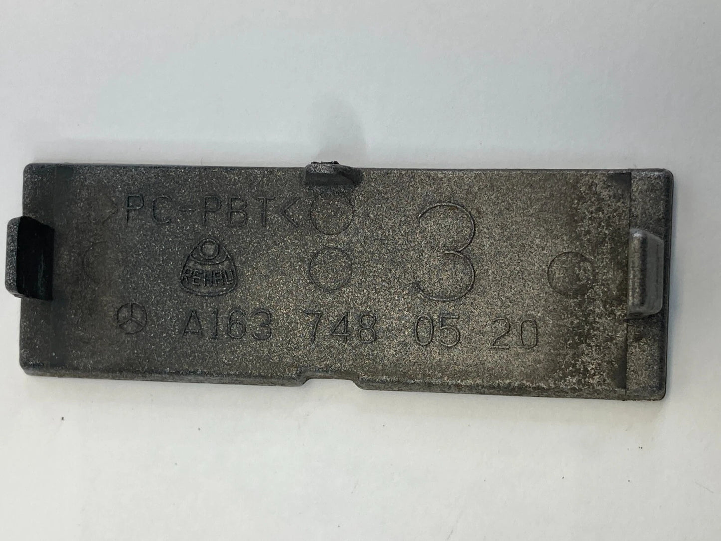 2002 MERCEDES-BENZ ML320 REAR TAILGATE LID TRUNK TRIM SCREW LID PANEL 1637480520