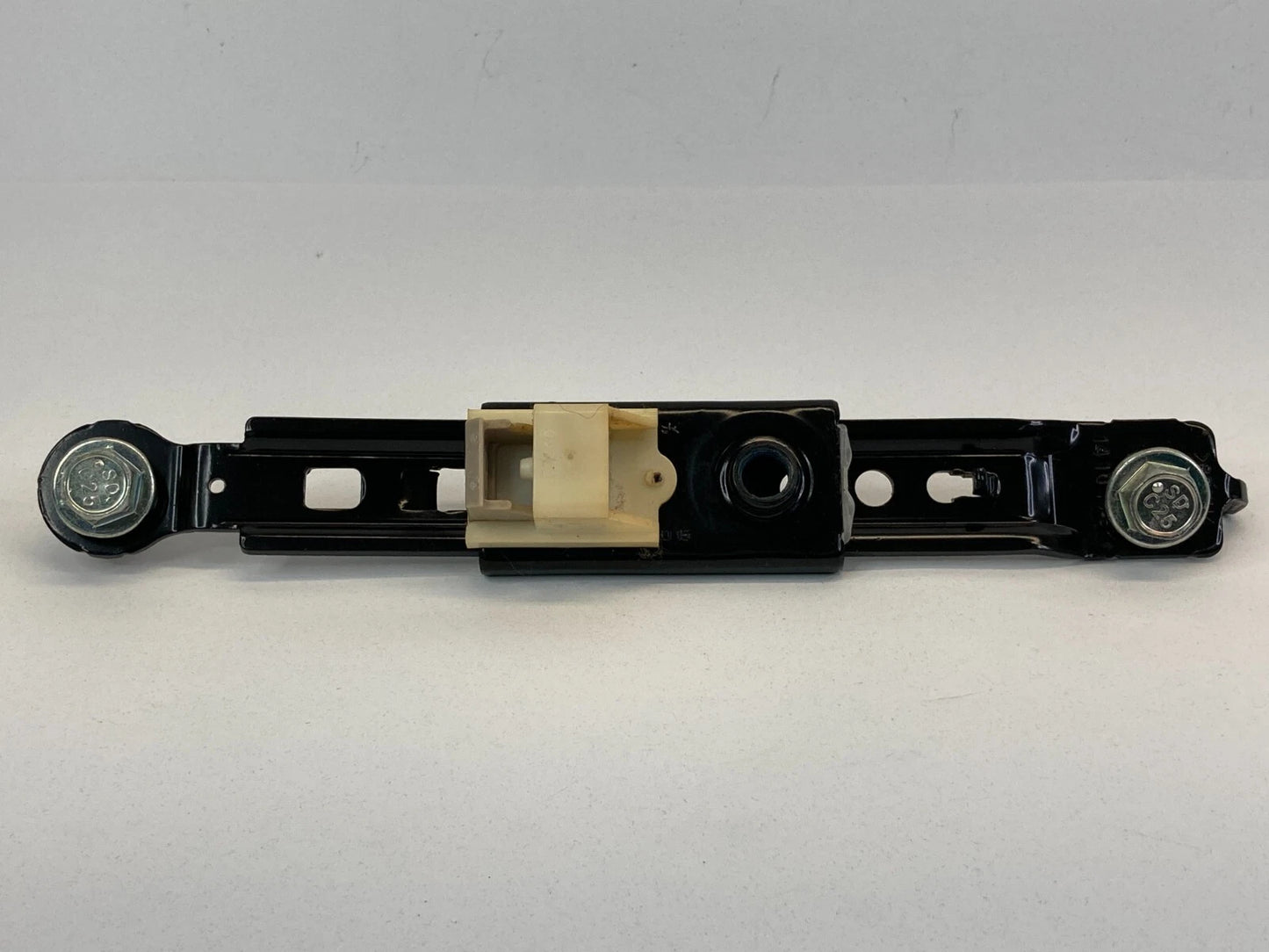 2011-2016 HYUNDAI ELANTRA FRONT RIGHT PASSENGER SIDE SEAT BELT HEIGHT ADJUSTER