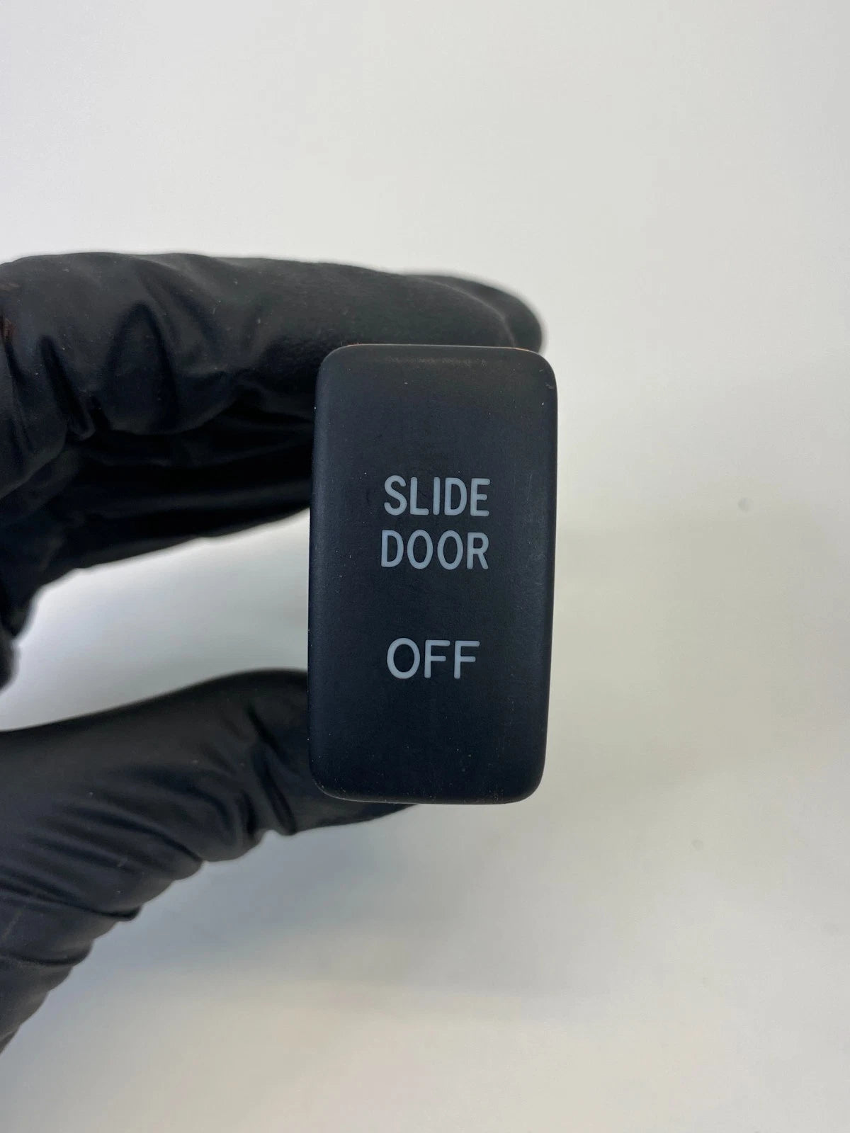 2004-2010 TOYOTA SIENNA POWER SLIDING DOOR CONTROL SWITCH BUTTON 156936 OEM