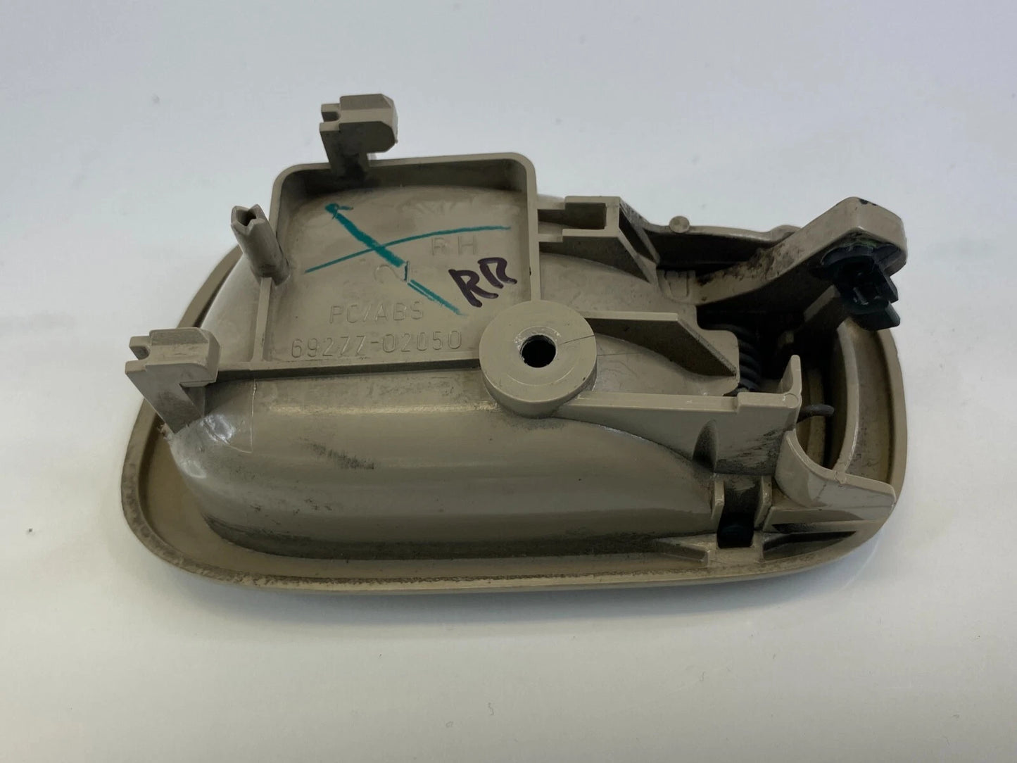 1998-2002 TOYOTA COROLLA REAR RIGHT SIDE INTERIOR DOOR HANDLE 69277-02050 OEM