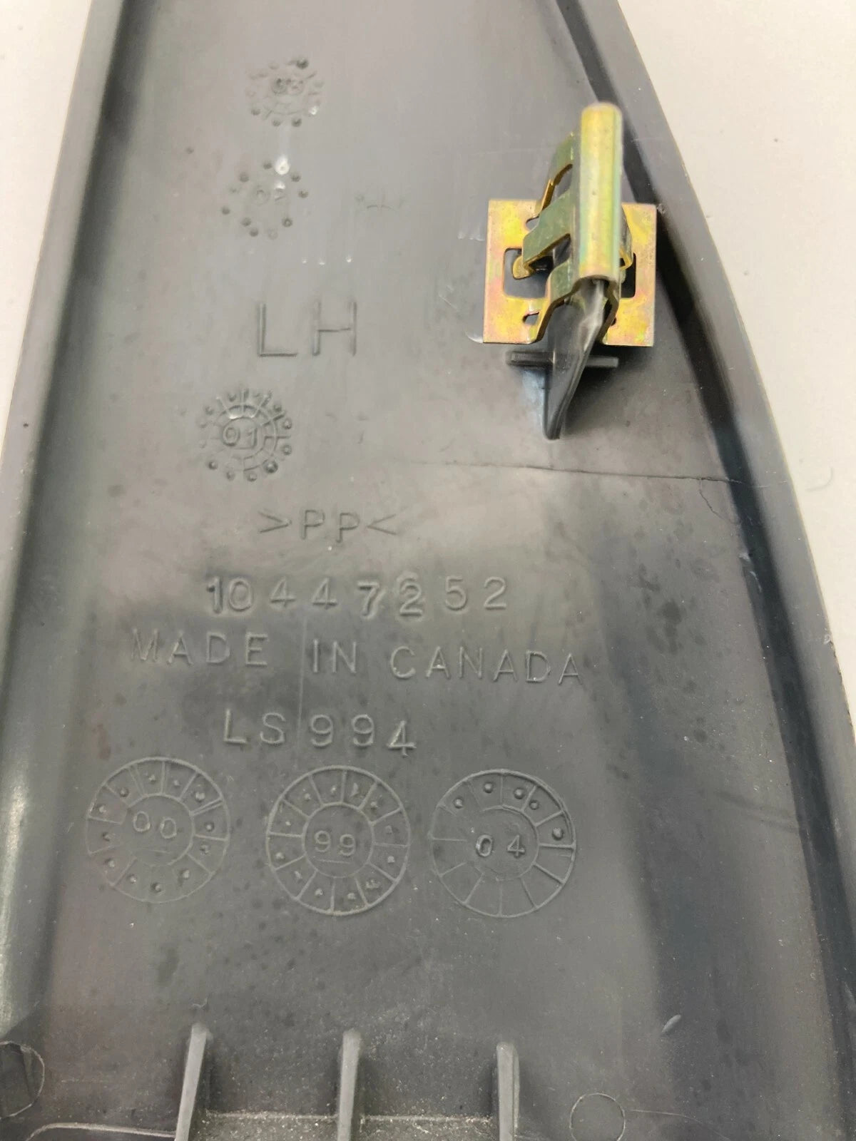 2000-2005 CHEVROLET IMPALA REAR LEFT SIDE DOOR INNER CORNER COVER TRIM 10447252