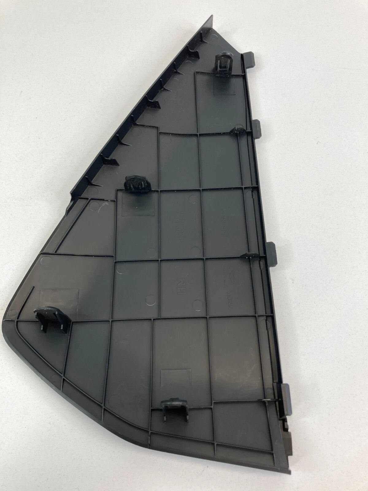 2008-2013 NISSAN ROGUE DASH RIGHT PASSENGER SIDE END CAP COVER 68498-JM00A OEM