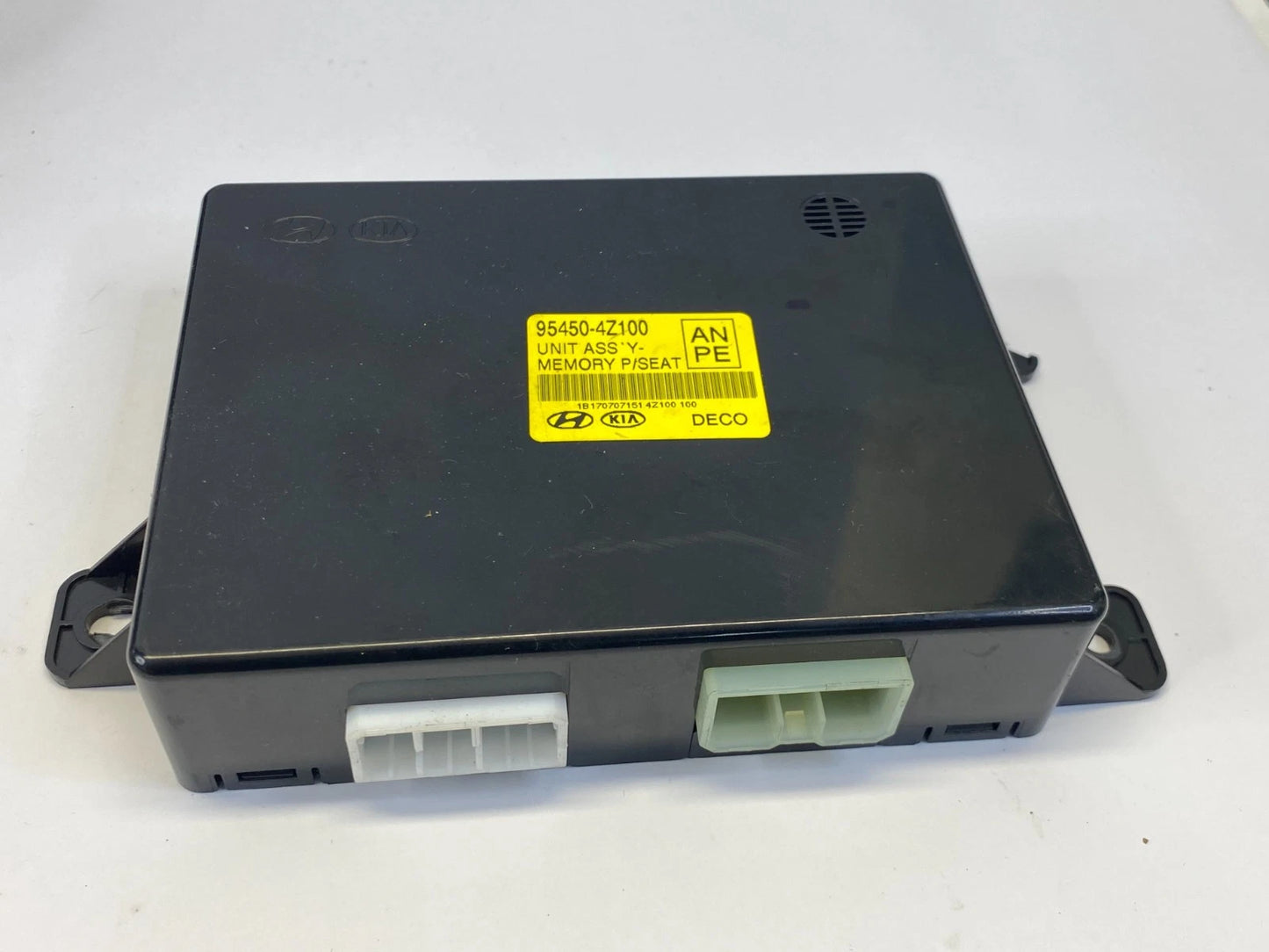 2016-2018 HYUNDAI SANTA FE SPORT MEMORY POWER SEAT CONTROL MODULE 95450-4Z100
