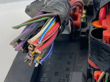 2003-2011 SAAB 9-3 9-3x 2.0L TURBO AWD ENGINE FUSE BOX RELAY BLOCK COMPARTMENT