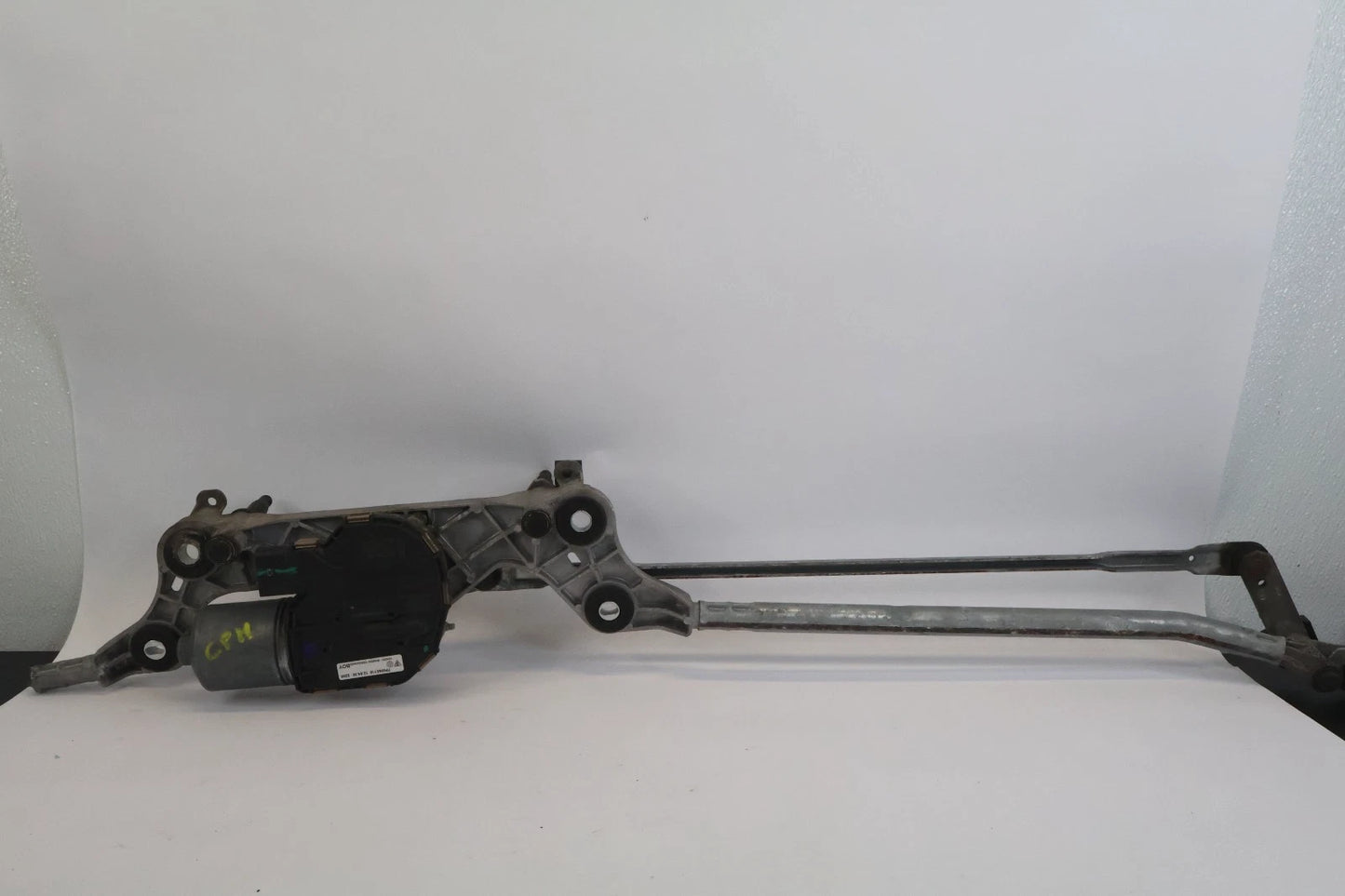 2011-2018 VW TOUAREG FRONT WINDSHIELD WIPER MOTOR & LINKAGE ASSY 7P0955023 OEM