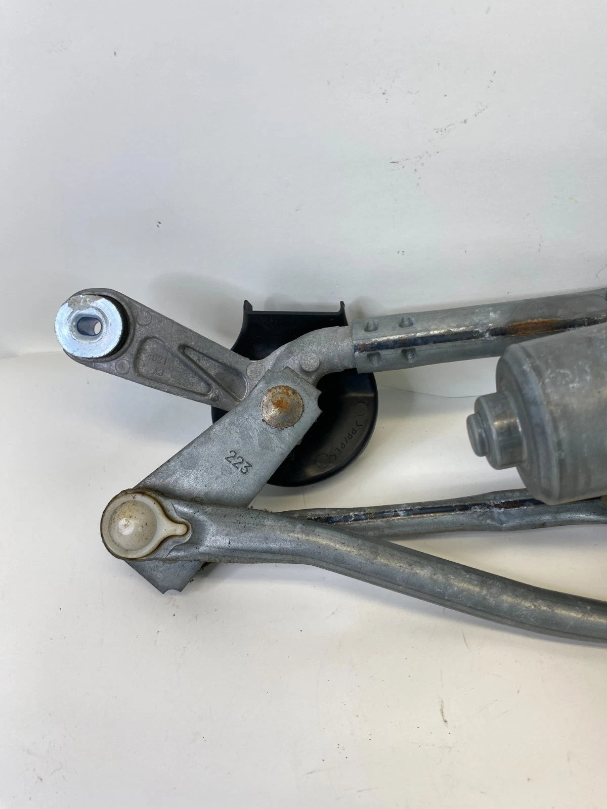 2014-2019 TOYOTA COROLLA FRONT WINDSHIELD WIPER MOTOR & LINKAGE 85110-02350 OEM