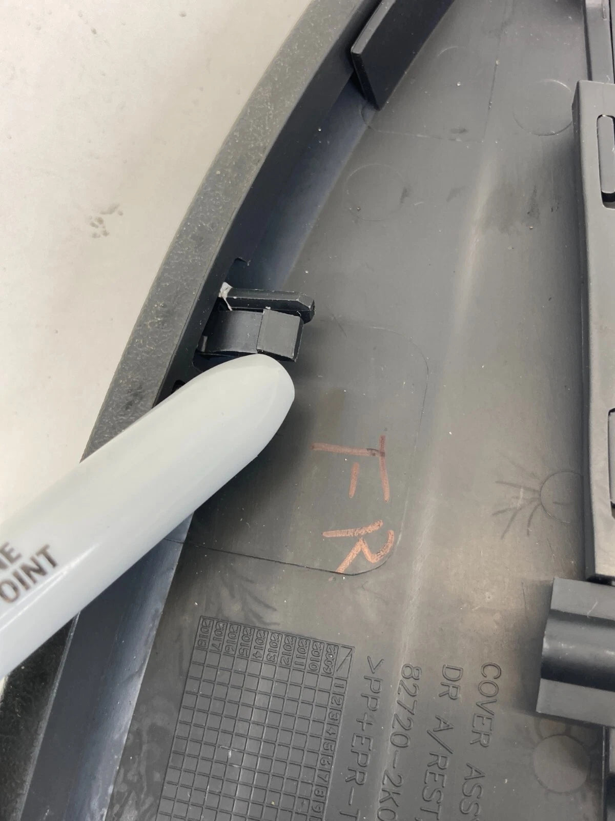 2010-2013 KIA SOUL FRONT RIGHT SIDE DOOR PANEL ARMREST ARM REST 82720-2K000 OEM