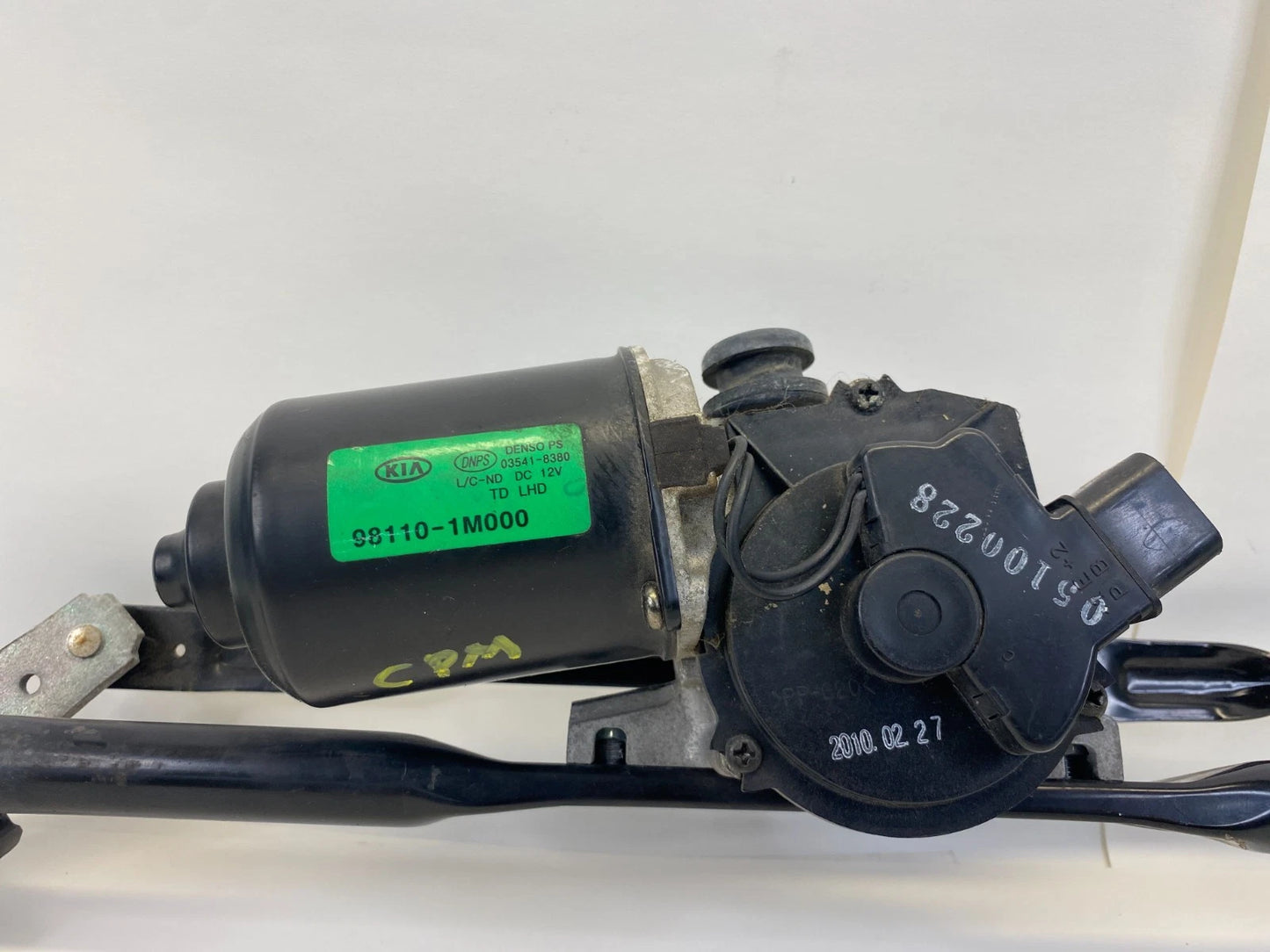 2010-2013 KIA FORTE WIPER MOTOR & TRANSMISSION LINKAGE FRONT UNIT 98110-1M00 OEM