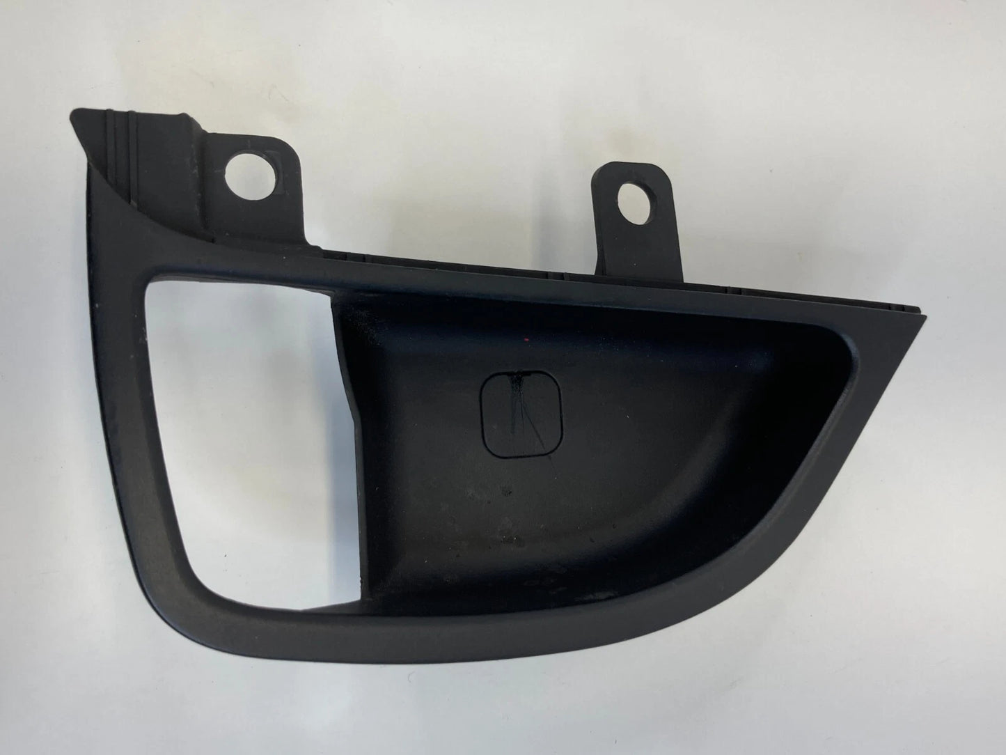 11-16 HYUNDAI ELANTRA REAR LEFT INNER DOOR HANDLE BEZEL COVER 83611-MD100 OEM