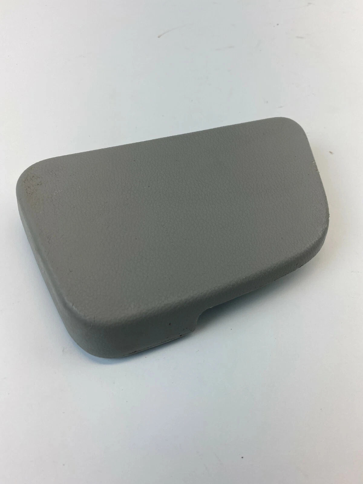 2008 2009 2010 SATURN VUE RIGHT PASSENGER SEAT BELT COVER TRIM CAP LID 96838889