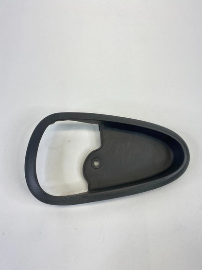 99-05 PONTIAC GRAND AM REAR RIGHT SIDE INTERIOR DOOR HANDLE COVER BEZEL 22617660