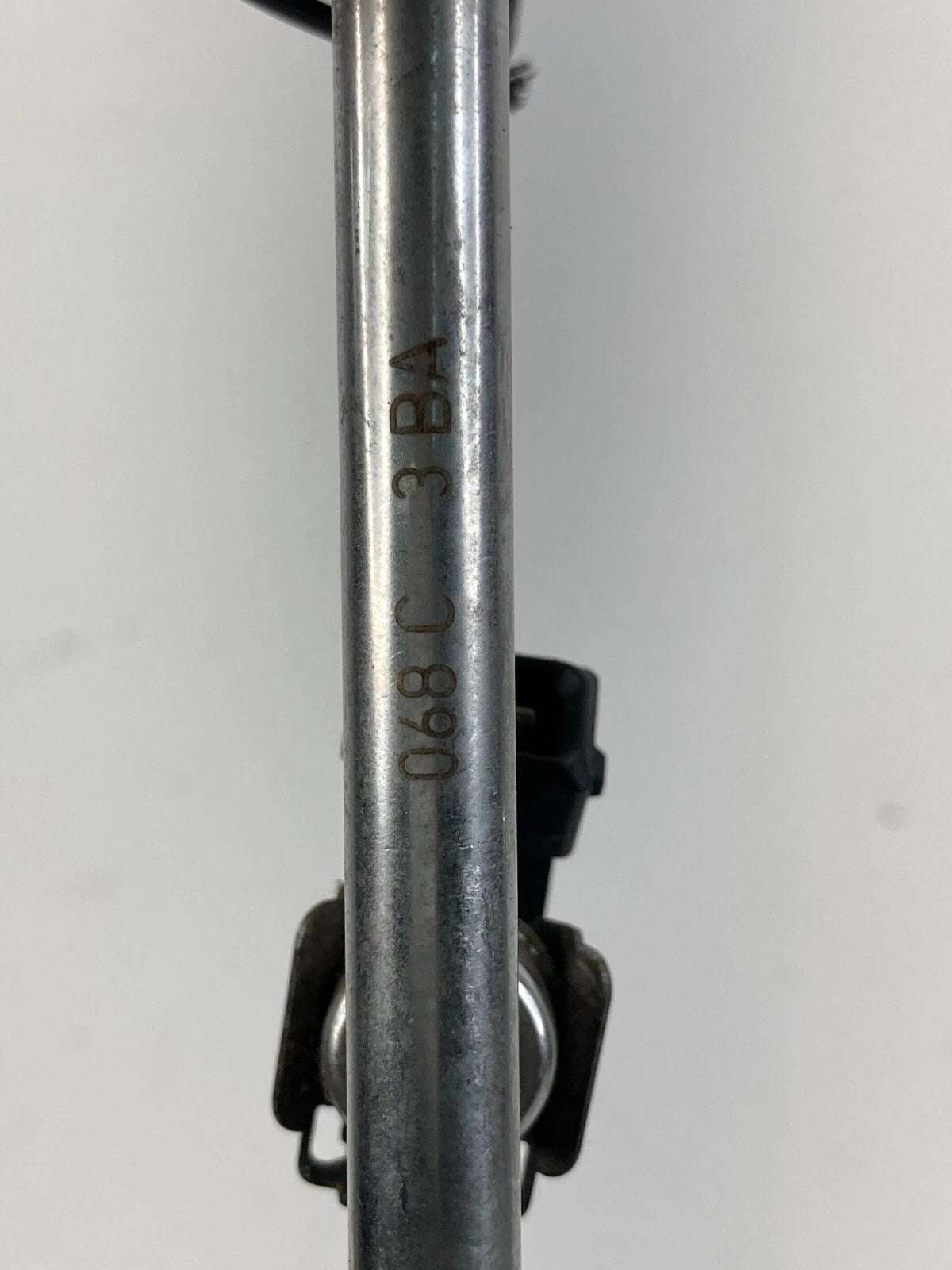 2012-2018 CHEVROLET SONIC 1.8L L4 ENGINE FUEL INJECTION RAIL W/ INJECTORS ASSY