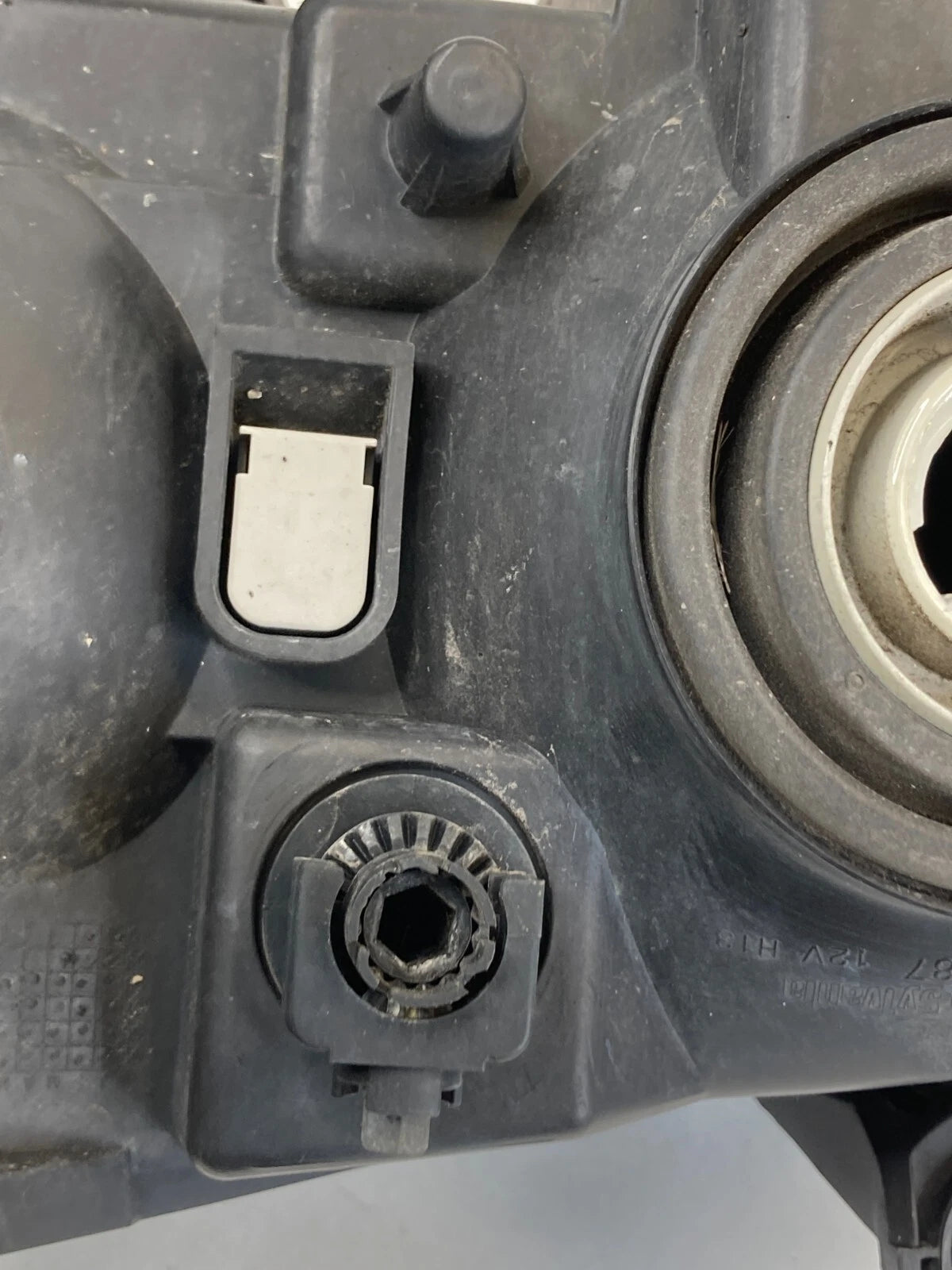 2008-2010 DODGE GRAND CARAVAN FRONT RIGHT PASSENGER SIDE HEADLIGHT HEADLAMP OEM