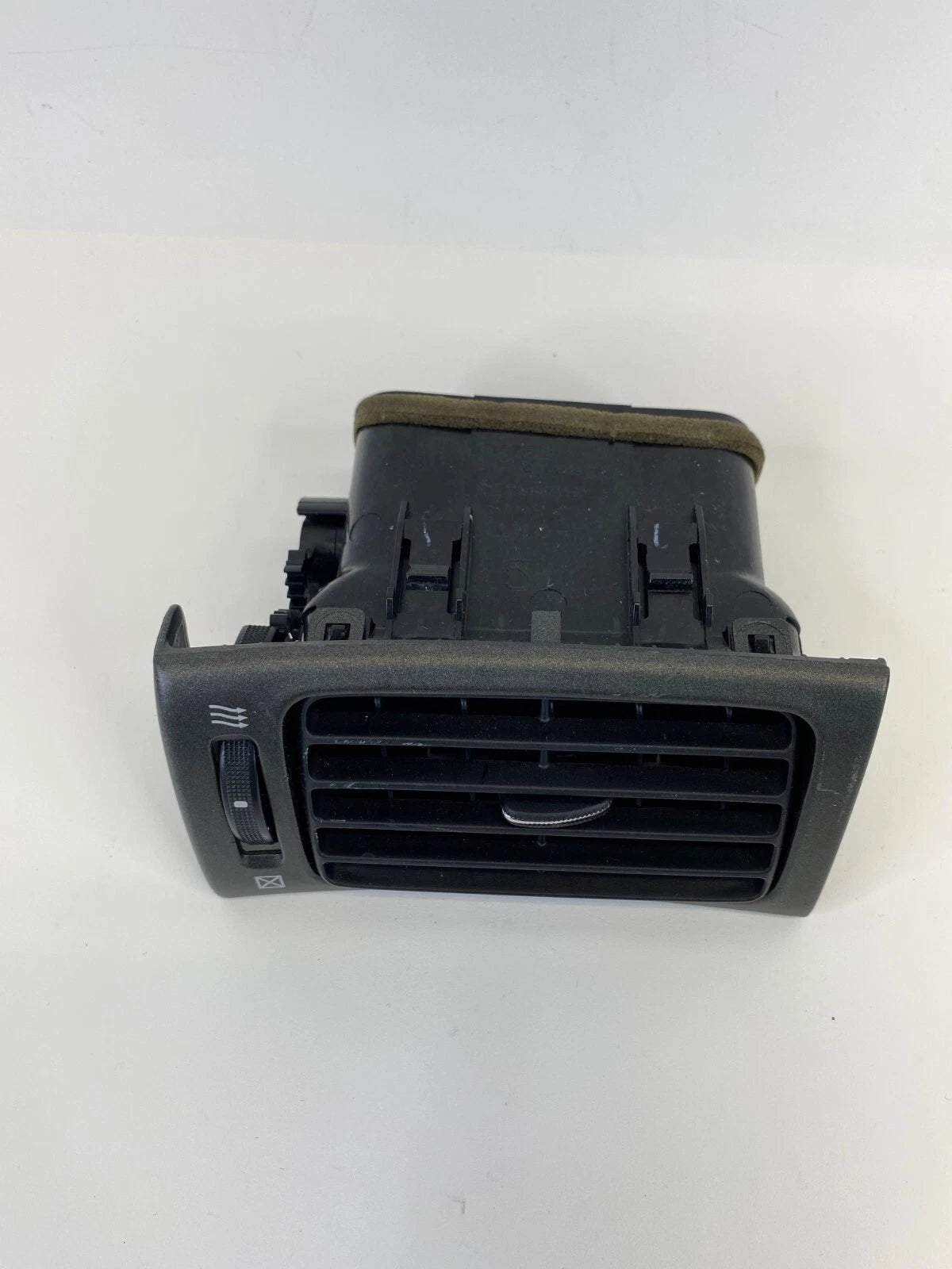 2002 2003 LEXUS ES300 DASH LEFT A/C AIR VENT GRILLE OUTER OUTLET 55650-33110