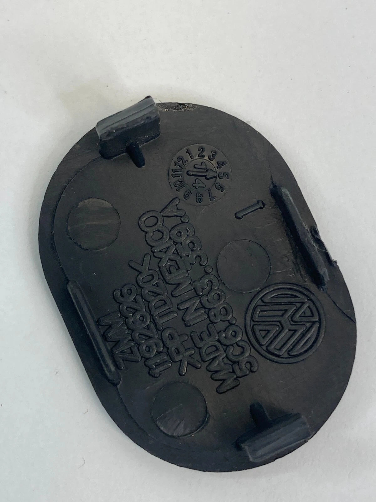 2011-2018 VOLKSWAGEN JETTA SDN AT CENTER CONSOLE ARMREST CAP TRIM 5C6-863-359-A