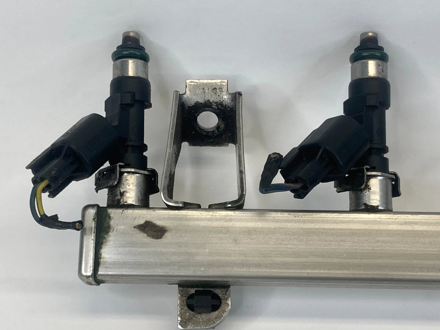 2014-2019 FORD FIESTA 1.6L ENGINE FUEL INJECTOR INJECTION RAIL AE8E-9H487-BA OEM