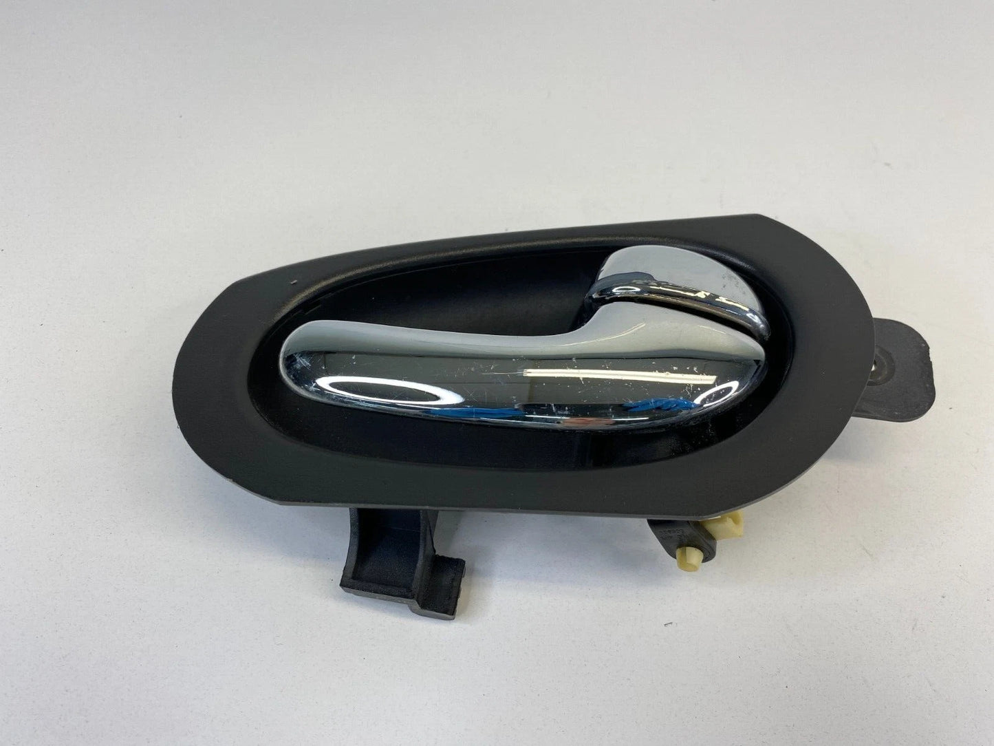 2002-2009 GMC ENVOY REAR RIGHT BACK SIDE INNER INTERIOR DOOR HANDLE 15043637